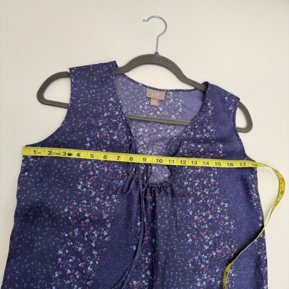 J. Jill Silk Blue Marin Floral Sleeveless Blouse Size XS - Picture 8 of 9